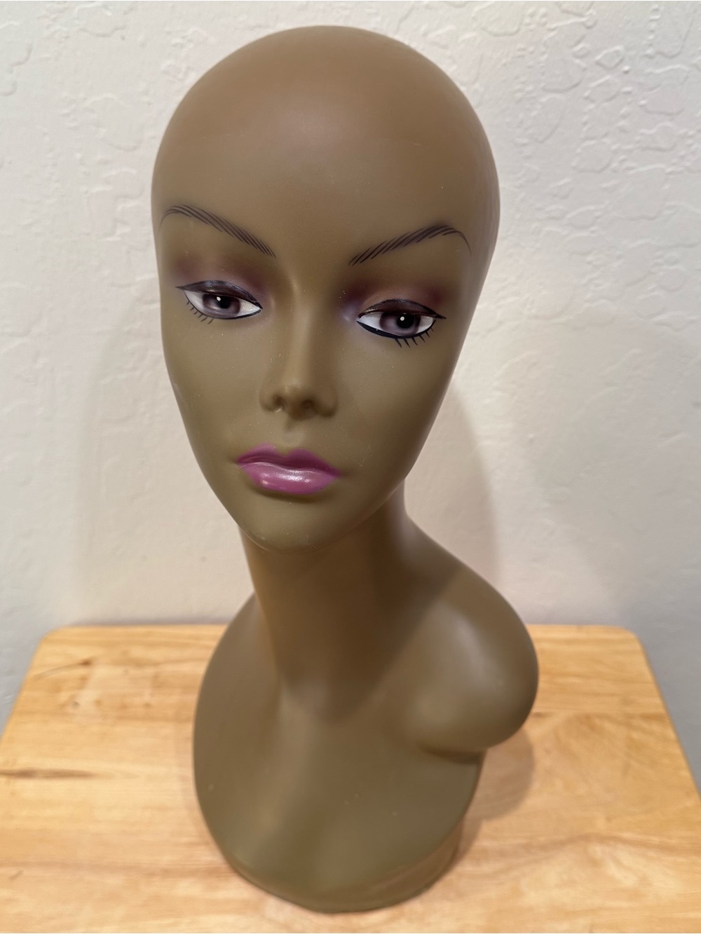 [30] Mannequin Head Plastic Display for Wigs Hats Sunglasses Jewelry (Eyelashes)